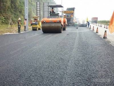 科學養(yǎng)護瀝青道路 工程管理視角下的行車安全保障策略